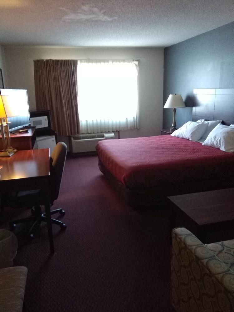 Travelodge By Wyndham Merrill Экстерьер фото