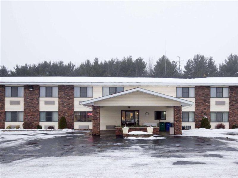 Travelodge By Wyndham Merrill Экстерьер фото