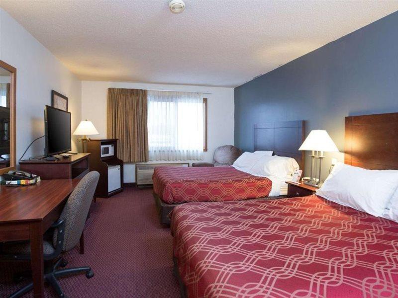 Travelodge By Wyndham Merrill Экстерьер фото