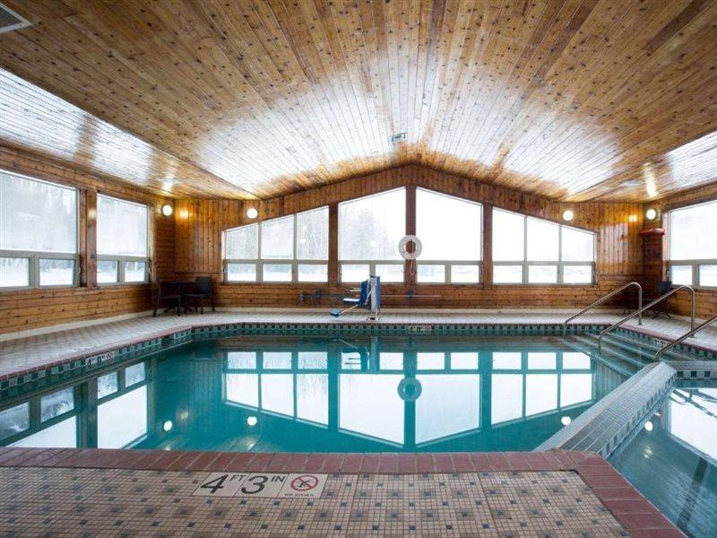 Travelodge By Wyndham Merrill Экстерьер фото