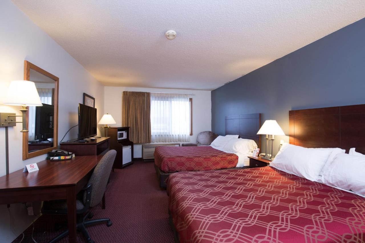 Travelodge By Wyndham Merrill Экстерьер фото