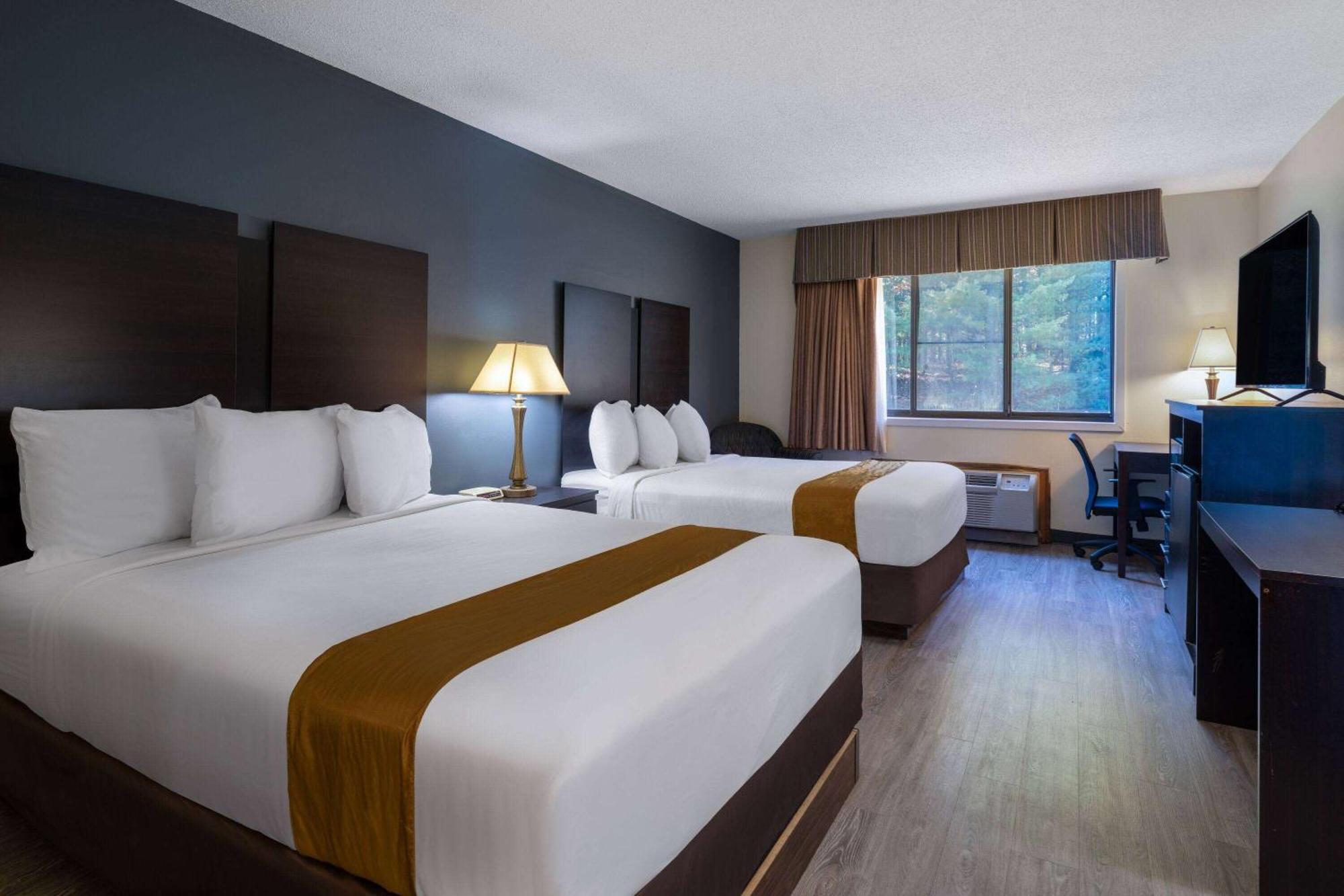 Travelodge By Wyndham Merrill Экстерьер фото