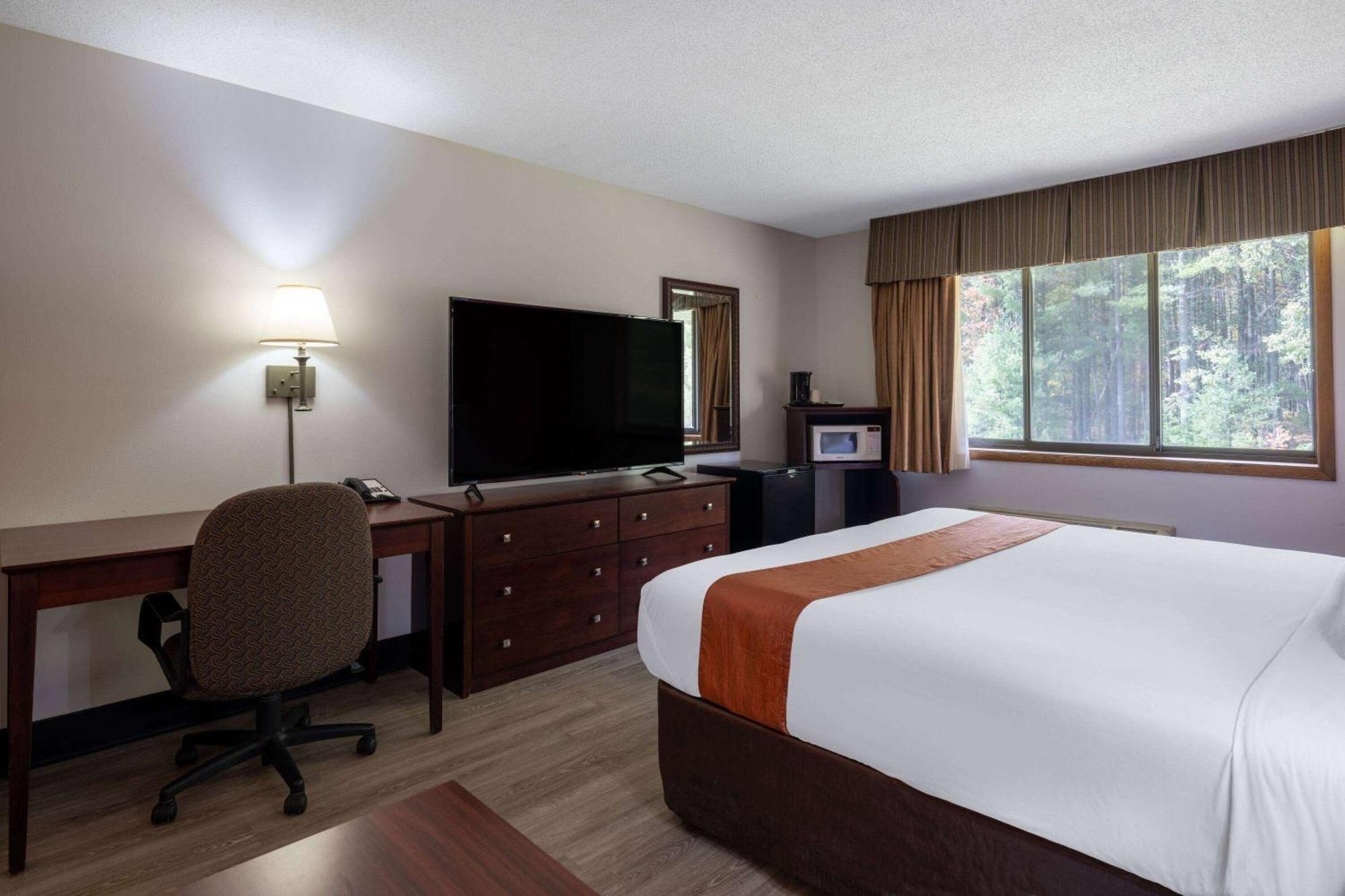 Travelodge By Wyndham Merrill Экстерьер фото