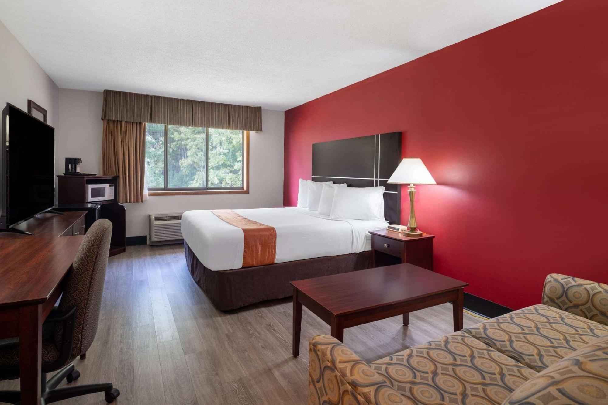 Travelodge By Wyndham Merrill Экстерьер фото