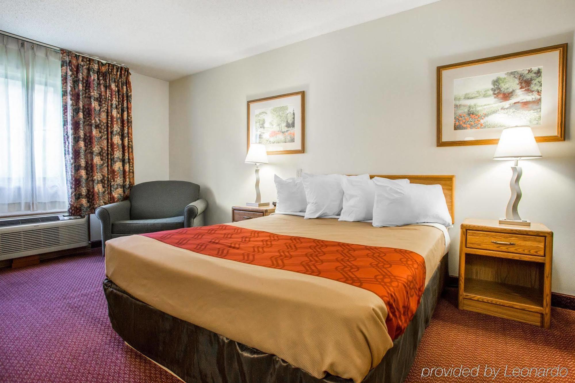 Travelodge By Wyndham Merrill Экстерьер фото