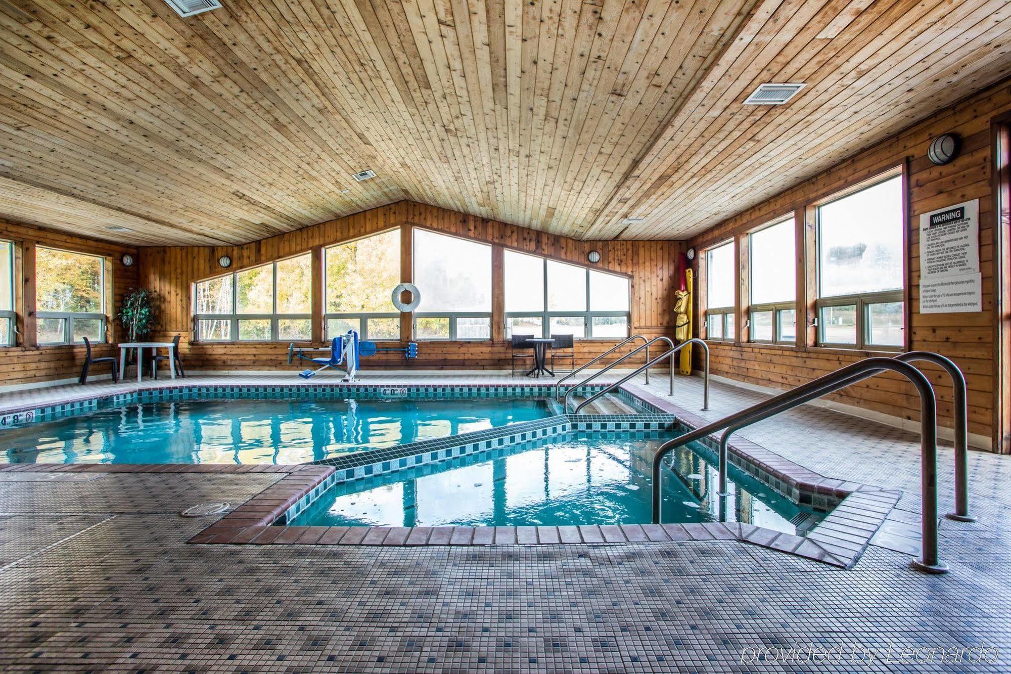 Travelodge By Wyndham Merrill Экстерьер фото