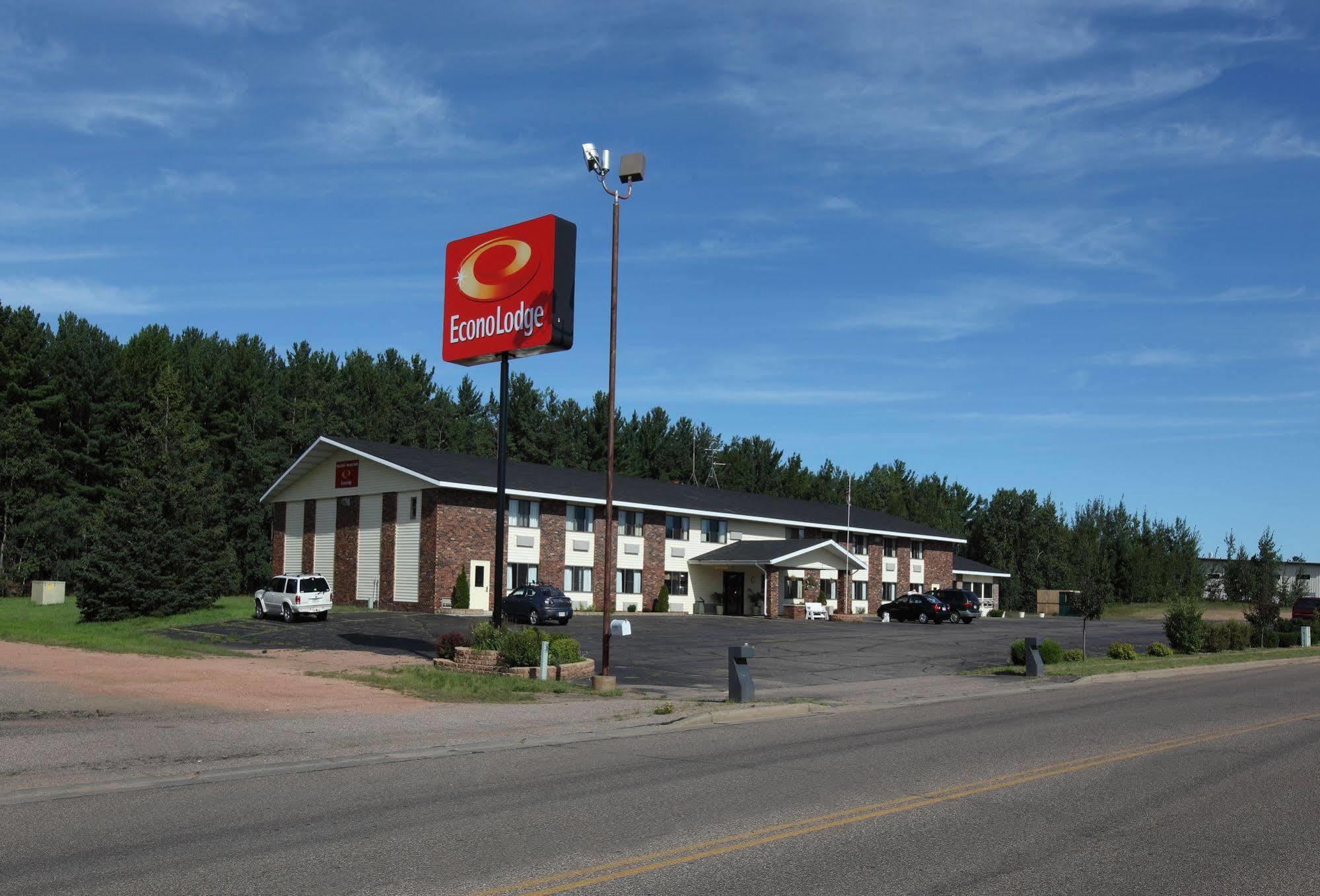 Travelodge By Wyndham Merrill Экстерьер фото